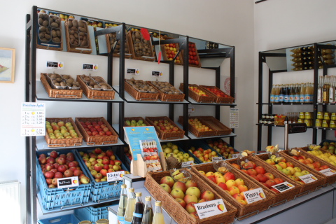 リンゴ専門店とカフェmamsel。_f0200015_242793.jpg