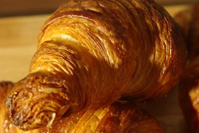 Croissant ！　もちろん「Coupe-feti ビビアンのこだわりパンレシピ」より！_d0154716_21203211.jpg