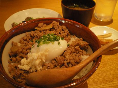 牛そぼろ丼：十勝屋_e0173855_17395334.jpg