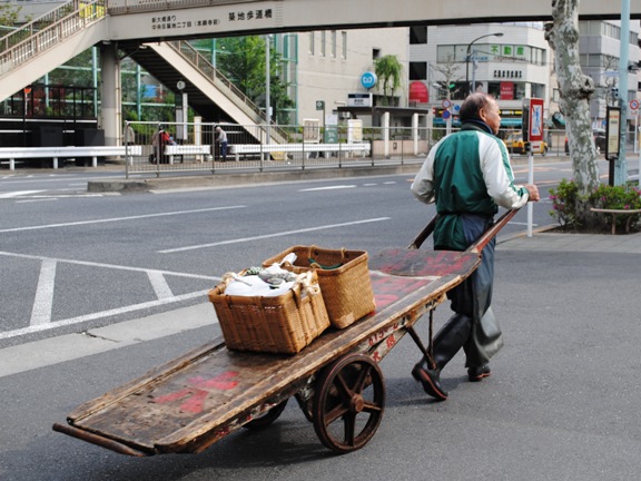 築地の場外市場で_c0039924_1895147.jpg