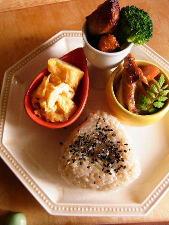 先週のお弁当。4月第5週。_f0082141_23271354.jpg