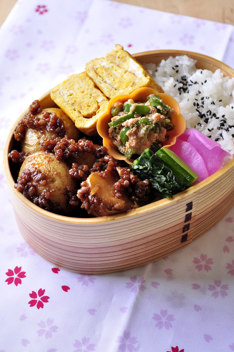 新じゃがの肉味噌そぼろ弁当_b0171098_7411994.jpg