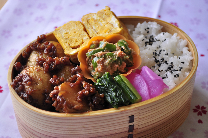 新じゃがの肉味噌そぼろ弁当_b0171098_7433333.jpg