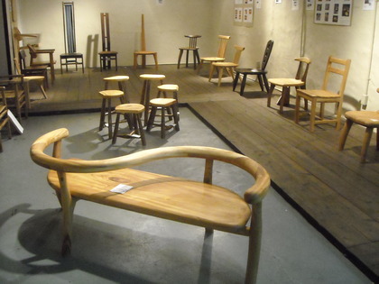 沖縄の森の恵み「木の椅子展」開催中_e0071811_1624591.jpg