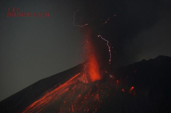 桜島　火山雷_d0053616_2223347.jpg