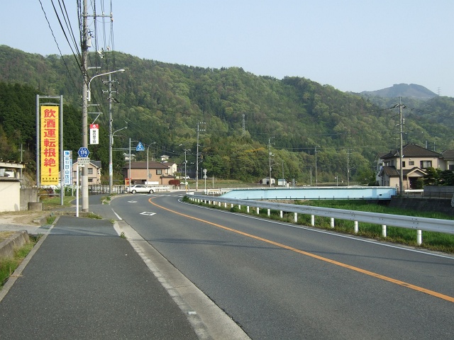 5月、新緑の阿戸を歩く　その2　長戸路橋東交差点付近 _b0095061_903142.jpg