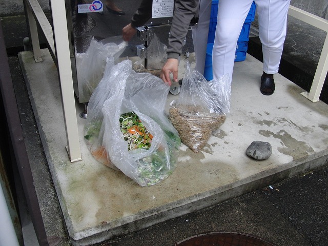 おいしい学校給食を食べながら感じたこと_f0141310_2351618.jpg