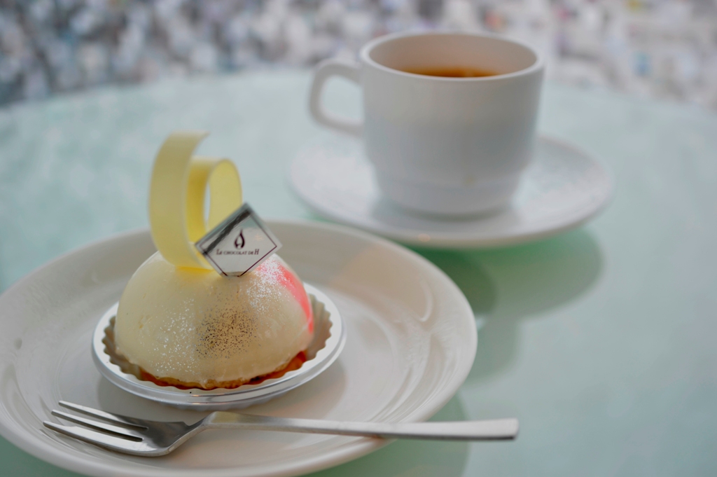 コンステレーションカフェで超キュート、ミニケーキがもらえる?_f0039351_9592339.jpg