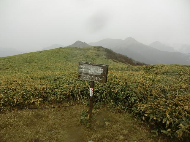 四国の山二日目（平家平～冠山）_f0016066_19203175.jpg