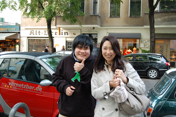 Ampelmannと辻井伸行君 べルリンでさーて何を食おうかな Ampelmannと辻井伸行君 べルリンでさーて何を食おうかな