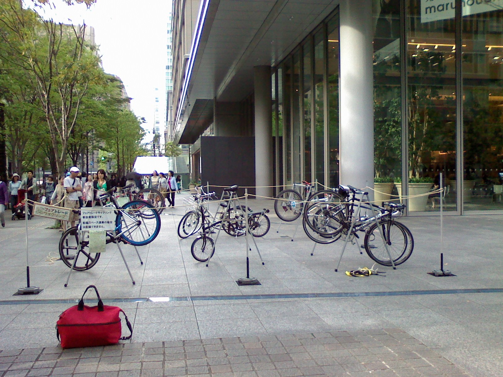 Bike Valet(バイクバレイ)in 世界フェアトレード・デー2010@丸ビル_f0063022_11122253.jpg