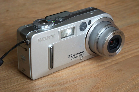 Cyber-shot DSC-P7 : 某の雑記帳