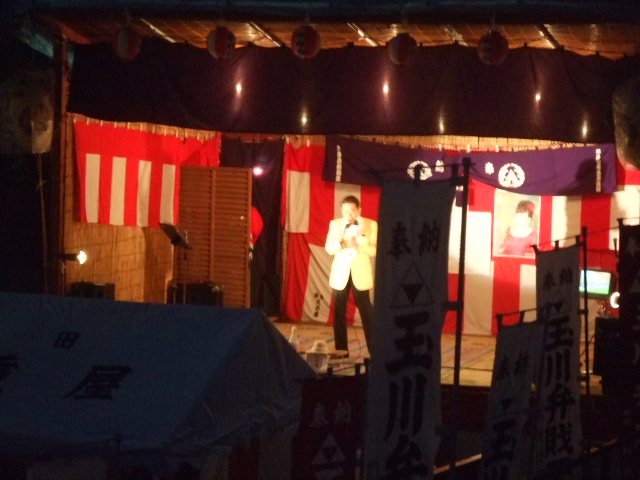 雨の中のお祭り_e0119092_12302165.jpg