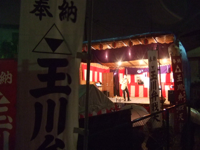 雨の中のお祭り_e0119092_12341278.jpg
