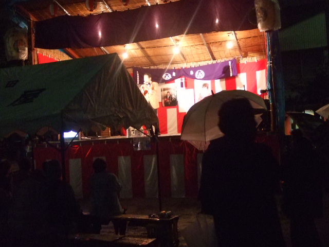 雨の中のお祭り_e0119092_12343827.jpg