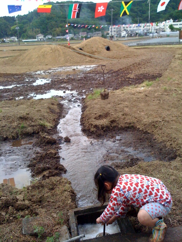 泥んこ広場 入水試験の様子 _b0188106_18225486.jpg