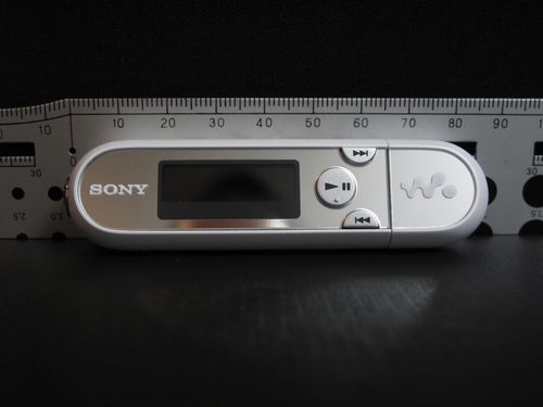 ウォークマン NW-E042 / SONY : 雑感 あるいは 玩具箱