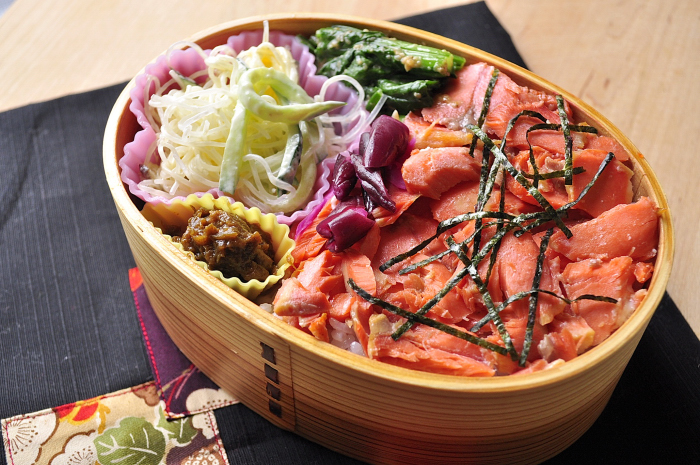 鮭まぶしのお弁当_b0171098_8554564.jpg