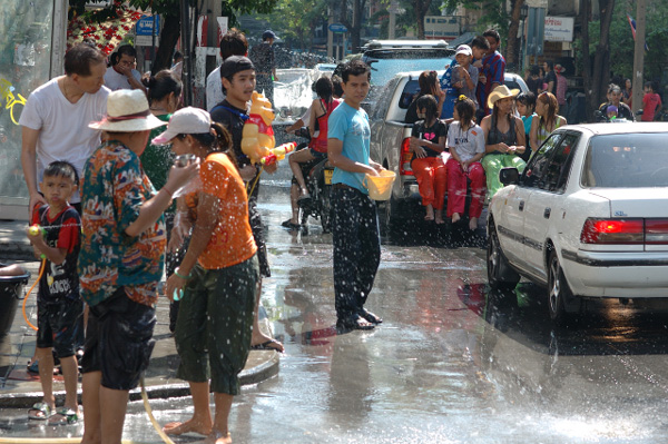 水掛祭り・ソンクラーン2010　（１０）_b0131470_19233693.jpg