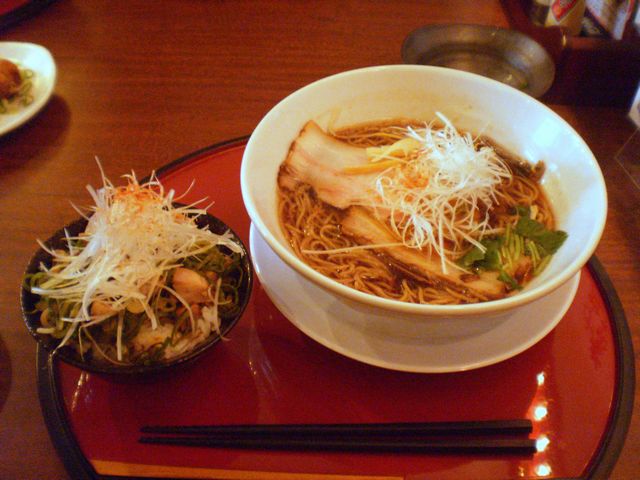 醤油ラーメン＠源右衛門_a0117520_1533426.jpg