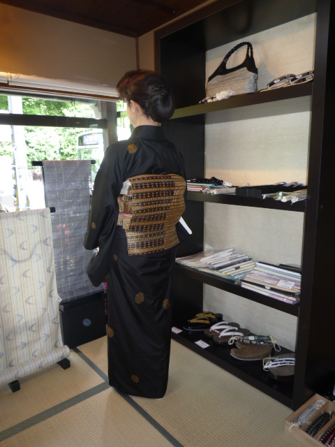 葵祭りのお客様・おしゃれな大島紬。_f0181251_21472489.jpg