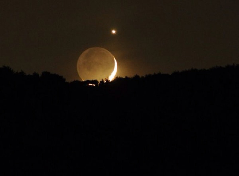 月と金星のランデブー_e0170671_23194724.jpg