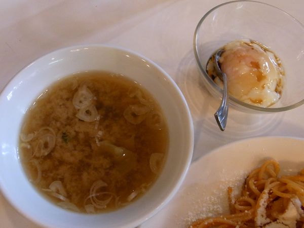 昭和の雰囲気が素敵。飲み横の端にたたずむティーサロン。 北千住 ティーサロンみゆき_b0098884_16204029.jpg