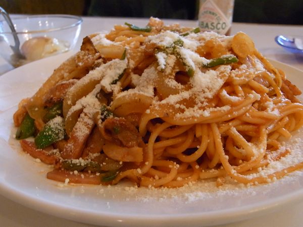 昭和の雰囲気が素敵。飲み横の端にたたずむティーサロン。 北千住 ティーサロンみゆき_b0098884_1620682.jpg