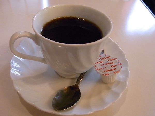 昭和の雰囲気が素敵。飲み横の端にたたずむティーサロン。 北千住 ティーサロンみゆき_b0098884_16213158.jpg