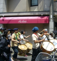 百万遍さんの手作り市と葵祭りとハーモニカ　前編_f0143521_0192263.jpg