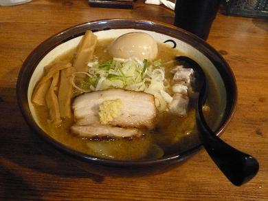 新宿・歌舞伎町で味噌ラーメン！「康竜」ちゃうで、「虎龍」やで。_a0029277_0141882.jpg