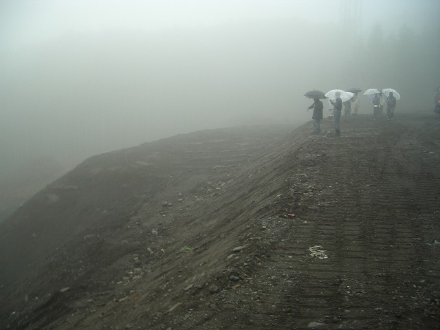 富士山麓の土採取現場を視察_f0141310_23572445.jpg