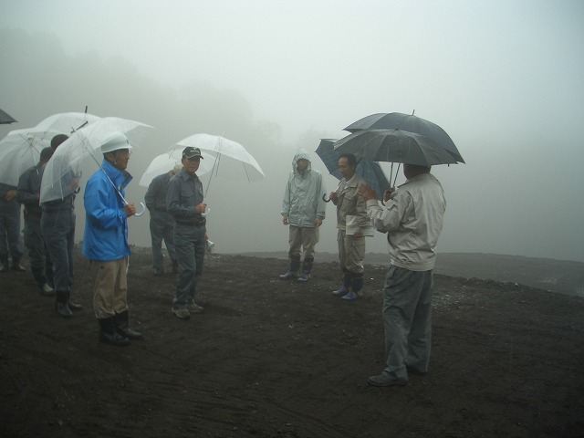 富士山麓の土採取現場を視察_f0141310_23573768.jpg