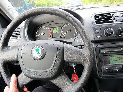 ユーロの枢軸国を「謎の車」で駆け巡る_f0076731_21414271.jpg