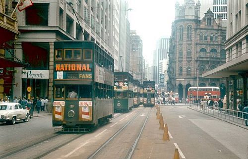 色も物も8分目がちょうどいい～1960年香港を走る車たち : 鴛鴦茶餐廳
