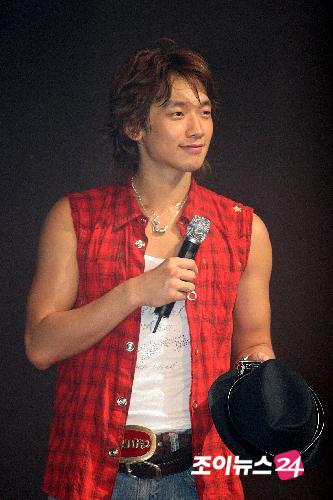 RAIN“大企業会長娘と熱愛説?苦々しくて”_c0047605_1454150.jpg