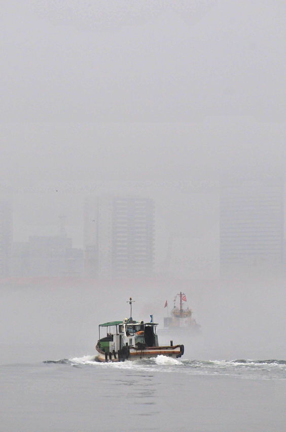 霧の神戸港_d0148541_2002732.jpg