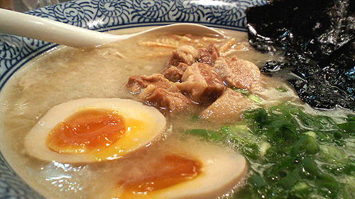 ◆久留米ラーメン・金丸 / 特・金丸ラーメン_b0008655_17172845.jpg