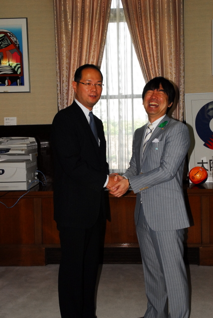 橋下知事、大阪府議会_d0047811_22321675.jpg
