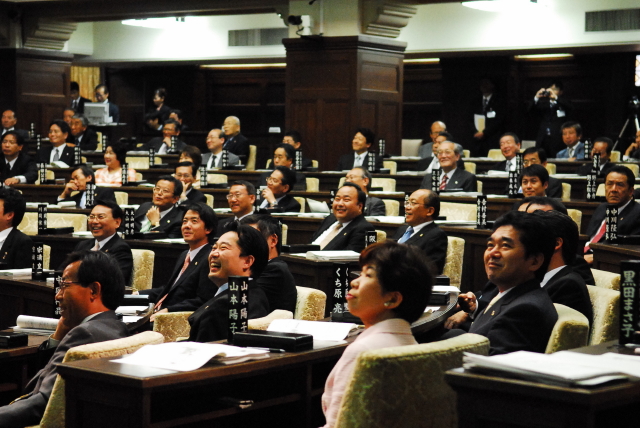 橋下知事、大阪府議会_d0047811_2233599.jpg