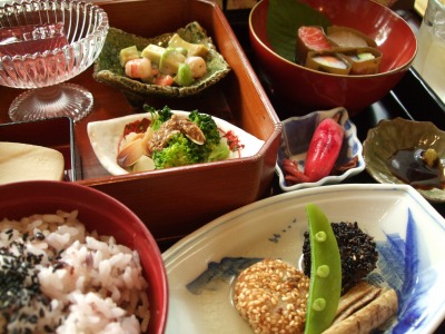 湖畔でランチ_b0117564_17402267.jpg