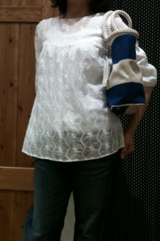 ニーム 総刺繍ブラウス_c0227633_1949359.jpg