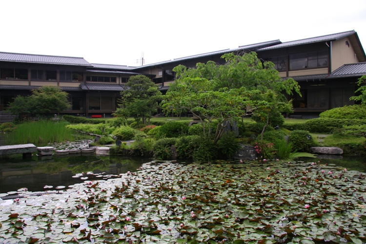 植治の庭巡り②（白河院庭園、洛翠庭園）_b0169330_827547.jpg