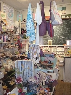 メリーメリークリスマスランド メリーズセレクション カキリマ バリ島 アジア雑貨 エスニック衣料のネットショップ店主の日記