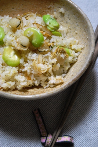 ベビーホタテとそら豆の炊き込みご飯 いたずらっ子のいる食卓 ベビーホタテとそら豆の炊き込みご飯 いたずらっ子のいる食卓