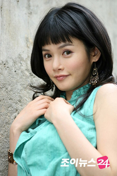 生きるバービー人形 ハン・チェヨン 近況 整形疑惑? 結婚相手はイケメン資産家で セレブアピールでひんしゅく? 美人妹 シスターのボラと双子のようだと話題に _f0158064_1511439.jpg