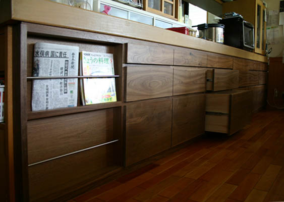 大家族の家のキッチンカウンター_f0171785_12462576.jpg