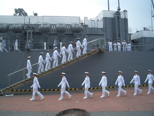 海上自衛隊　遠洋練習航海の出港式_f0141310_23295351.jpg