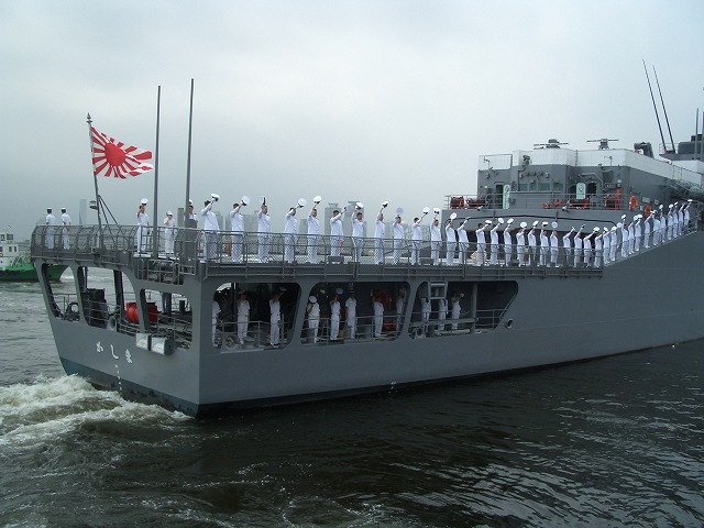 海上自衛隊 遠洋練習航海の出港式_f0141310_23303318.jpg