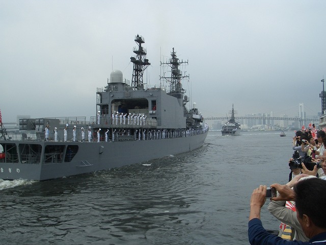 海上自衛隊 遠洋練習航海の出港式_f0141310_23381824.jpg